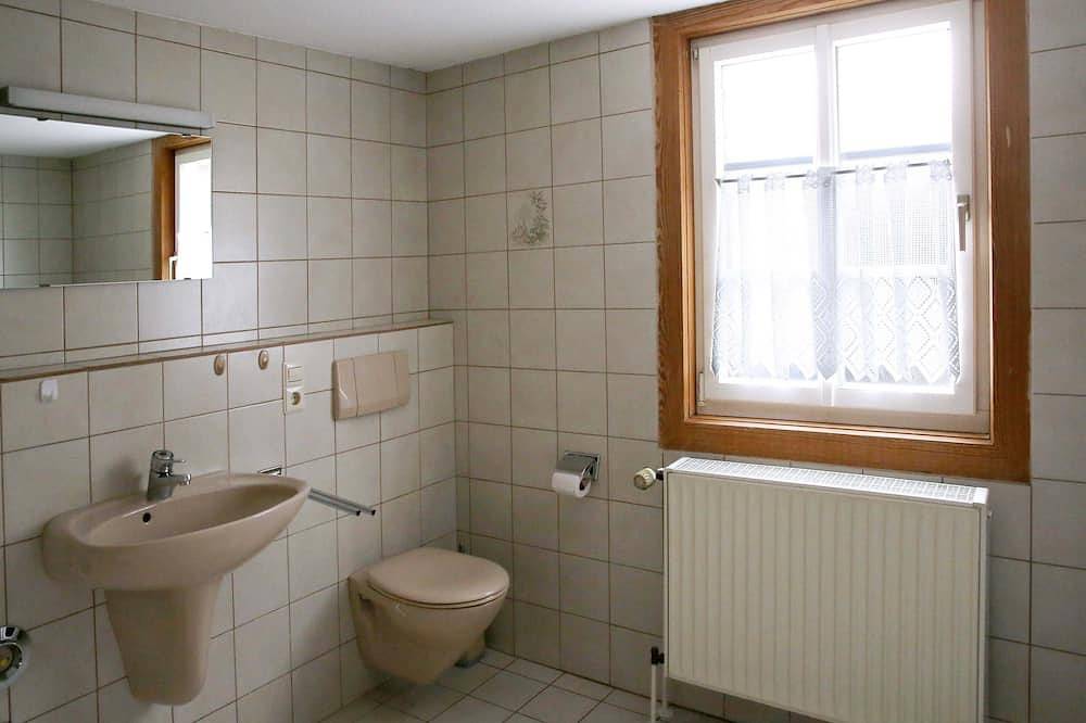 Ganze Wohnung, Historisches Odenwälder Haus mit Haus Elztalblick - Ferienwohnung A in Mudau, Neckar-Odenwald-Kreis