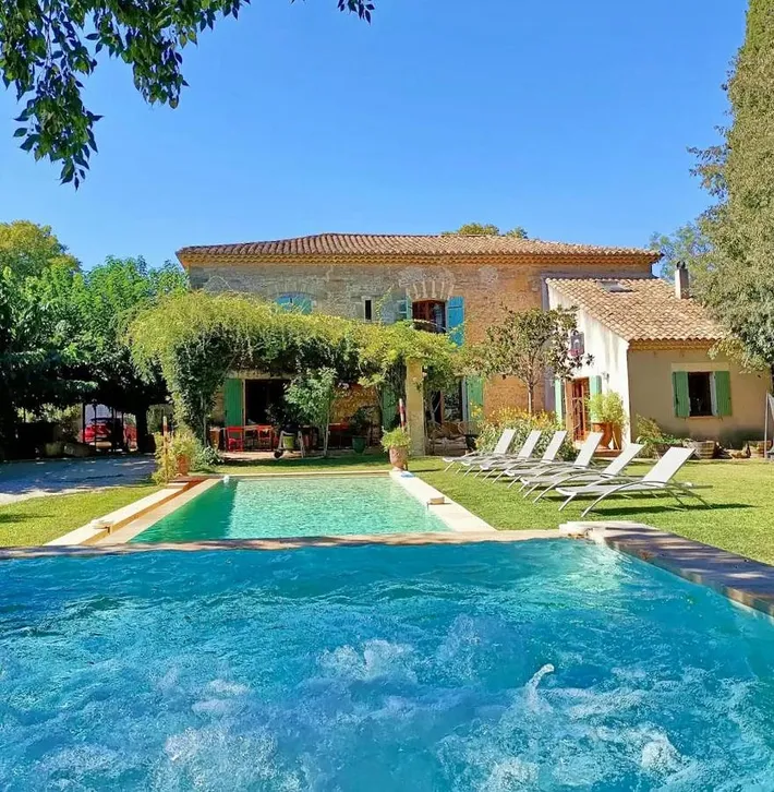 Casa de vacaciones para 16 personas, con terraza y piscina además de jacuzzi y jardín - 1