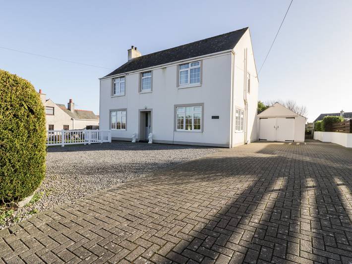 Cottage for 8 people, with Garden in Moelfre