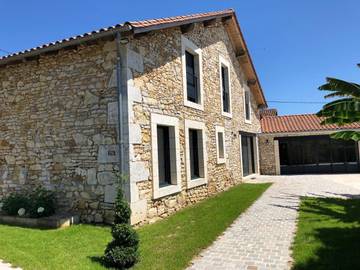 Gîte pour 8 personnes, avec jardin ainsi que piscine et jacuzzi à Saint-Front-la-Rivière