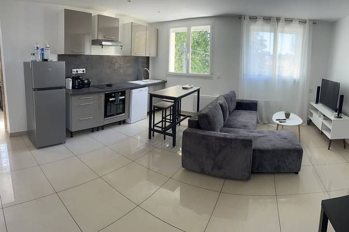 Gîte pour 3 personnes, avec Jacuzzi à Le Thillay