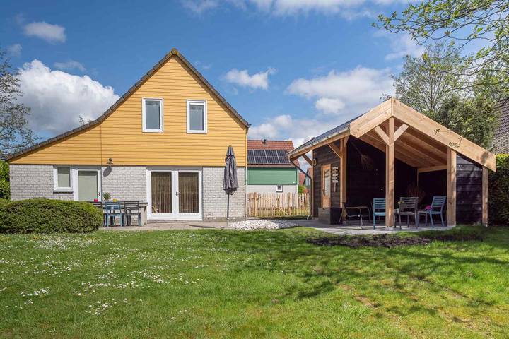 Ferienhaus für 8 Personen, mit Garten und Terrasse sowie Sauna
