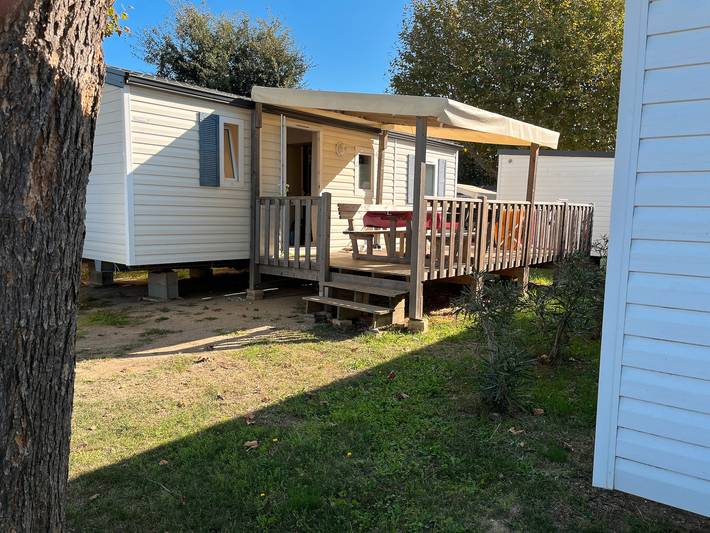Camping pour 6 personnes, avec jardin ainsi que jacuzzi et bassin pour enfant à Argelès-sur-Mer