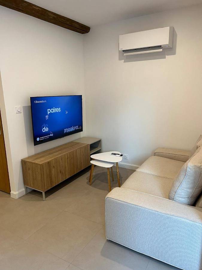 Appartement entier, Appartement climatisé avec terrasse 5 min de Dijon in Chenôve, Région de Dijon