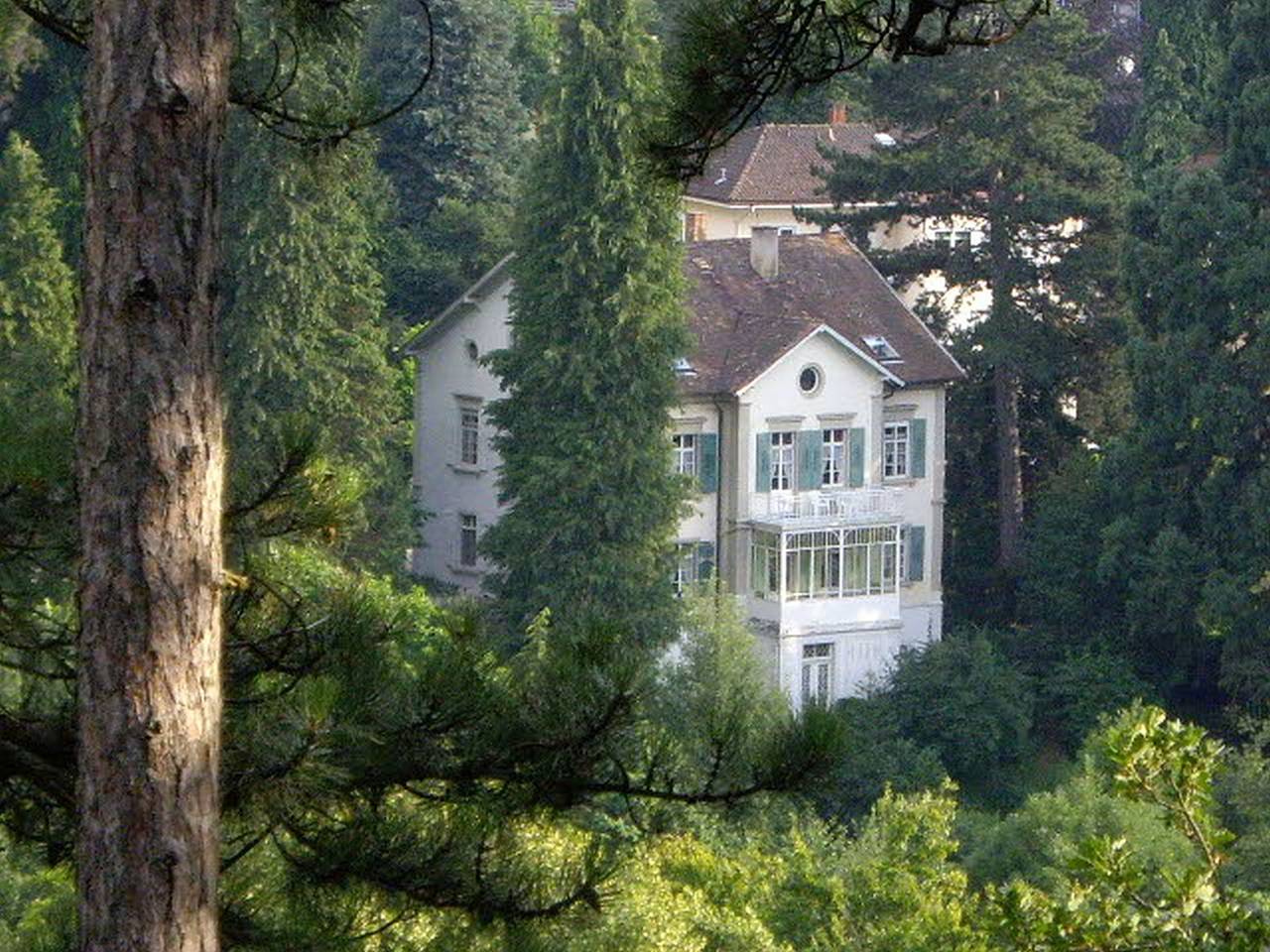 Villa Martha - Einzelzimmer "Burgzimmer" mit Etagen-Dusche in Badenweiler, Südschwarzwald
