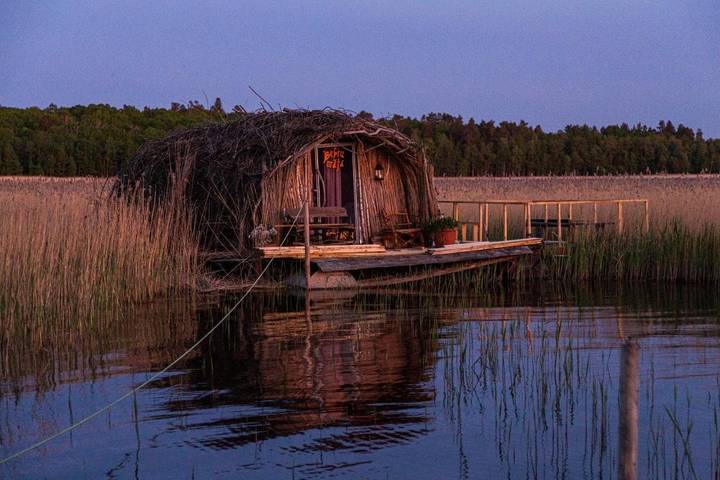 Boat for 4 people, with Hot tub and Terrace as well as Yard and Sauna in Latvia