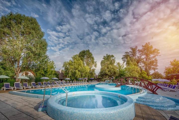 Ferienanlage für 2 Personen, mit Whirlpool und Terrasse sowie Garten und Kinderpool am Balaton