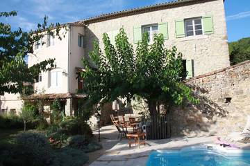 Agriturismo pour 6 personnes, avec piscine et jardin à Courry