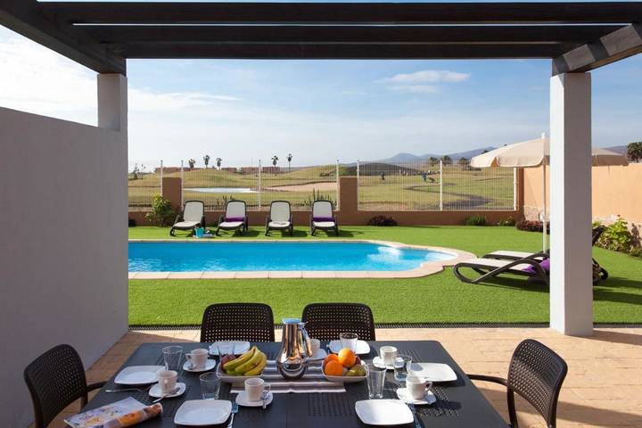 Chalet para 6 personas, con vistas y jardín además de vistas al lago y piscina en Fuerteventura - 2