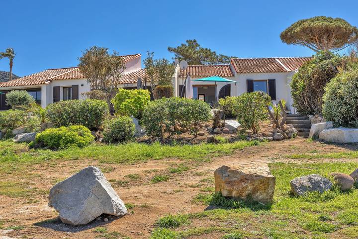 Casale e Piazze 45 – Maison de vacances les pieds dans l’eau à Lumio in Sant Ambroggio, Lumio