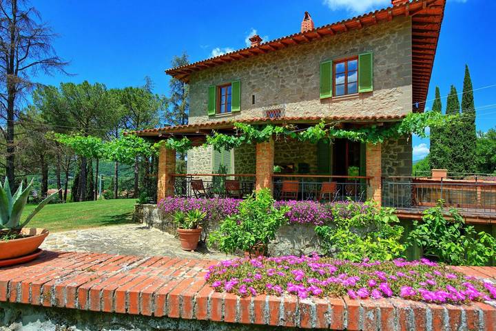 Villa per 10 persone, con Balcone e Terrazza nonché Piscina in Casentino