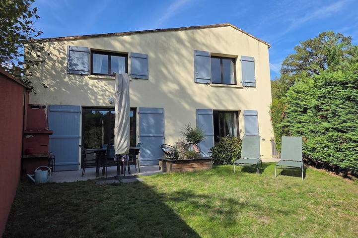 Gîte pour 8 personnes, avec Terrasse et Jardin