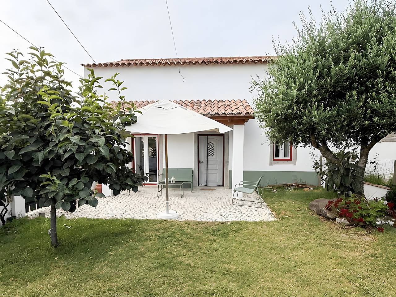 Ferienhaus 'Casa Teodoro' mit privatem Garten in São Bartolomeu dos Galegos e Moledo, Lissabon Distrikt