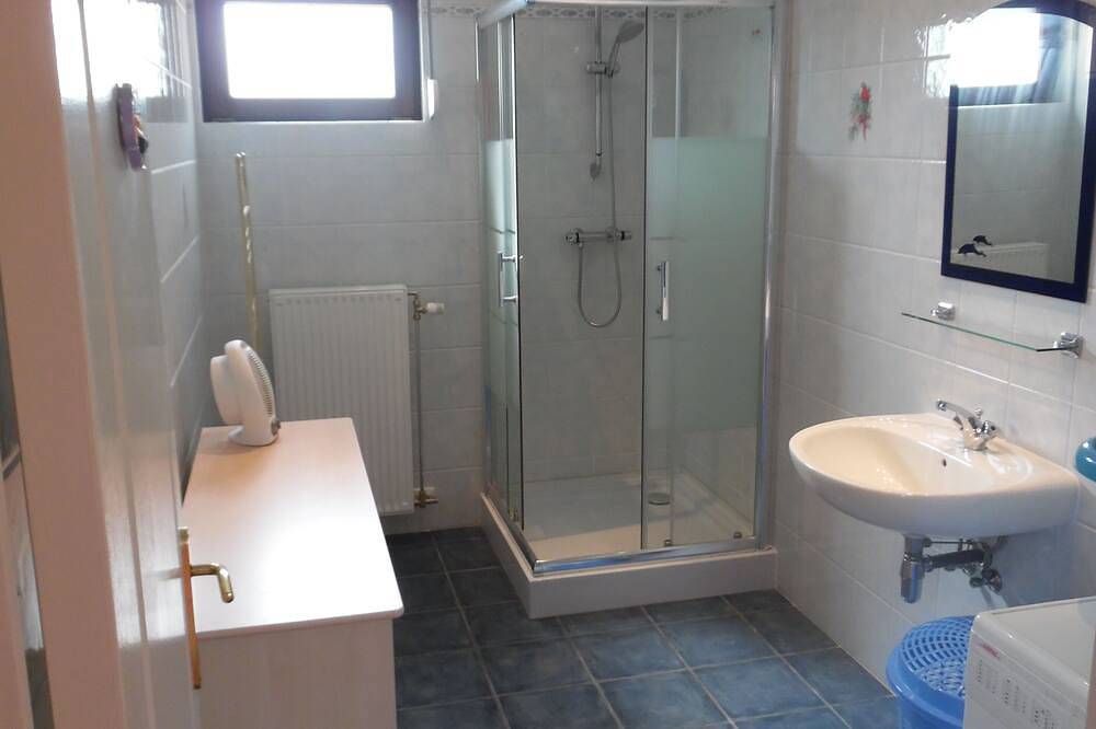 Grande maison avec piscine privée jardin Wifi 140m2 in Luzech, Quercy