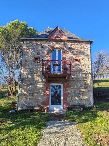 Gîte pour 4 personnes, avec jardin ainsi que balcon et jacuzzi dans Village de Collonges la Rouge