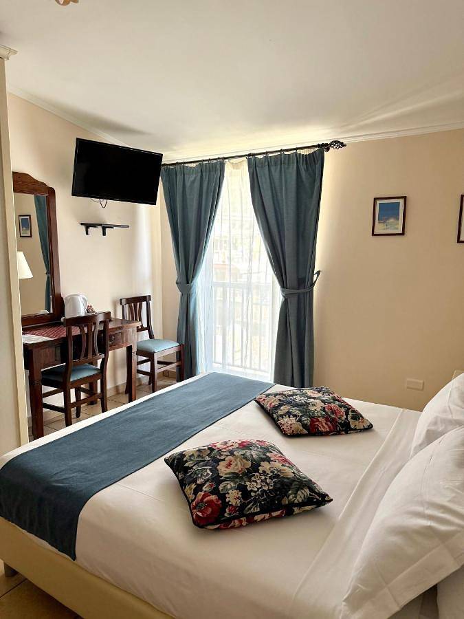 Location de vacances pour 3 personnes, avec vue et balcon à Letojanni - 2