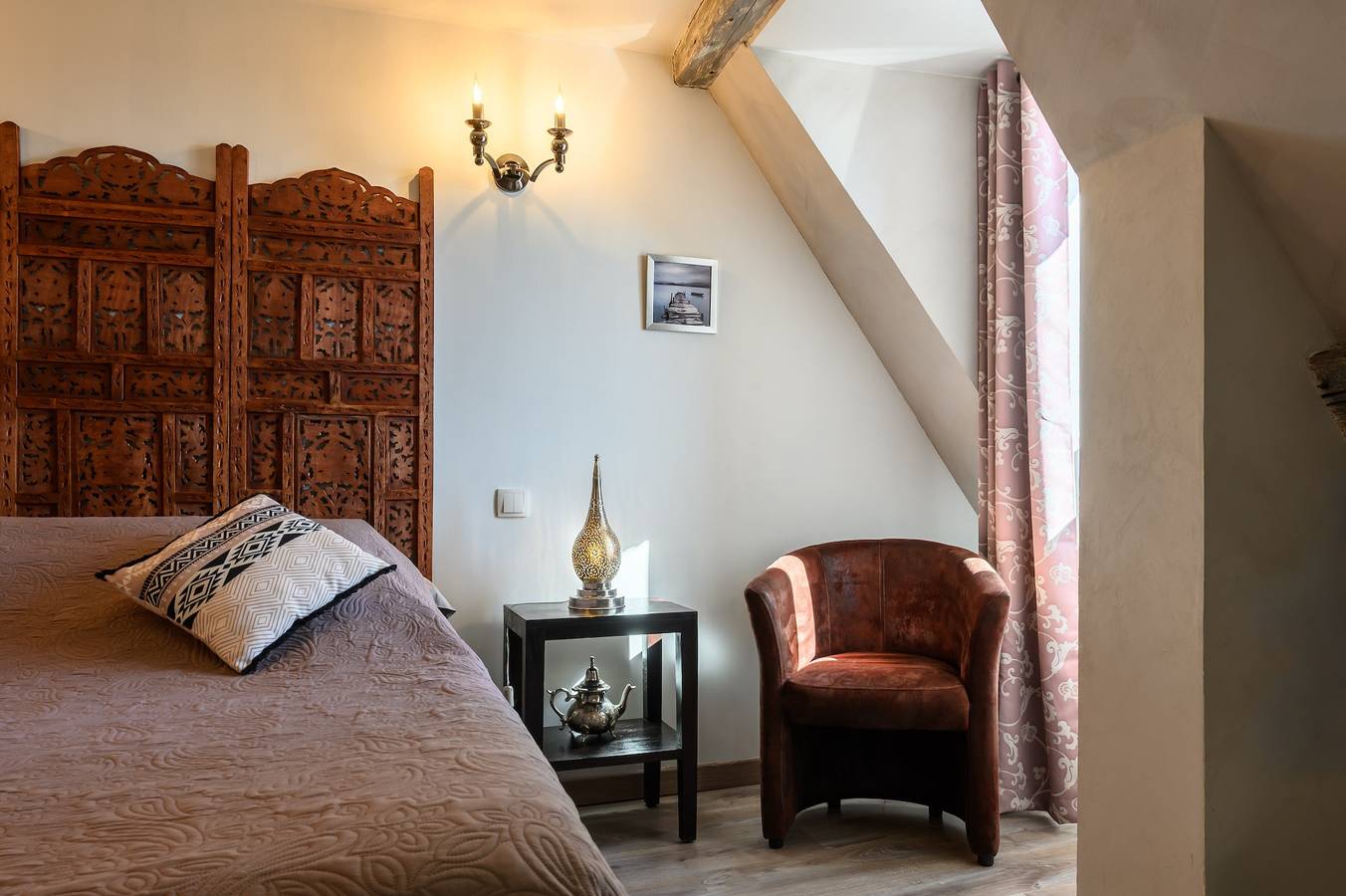 Bed and Breakfast 'Demeure D'antan - Habitación Esmeralda' con terraza y jardín compartidos, Wi-Fi in Beblenheim, Región de Ribeauvillé