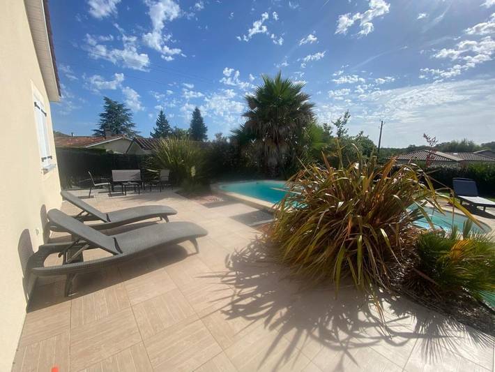 Location de vacances pour 2 personnes, avec piscine et terrasse ainsi que jardin et vue à Sadirac - 3