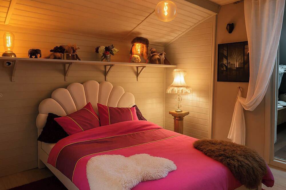 Cosy cabin with blooming garden & view – Dordogne Valley, France in Saint-Privat (Corrèze), Région de Tulle