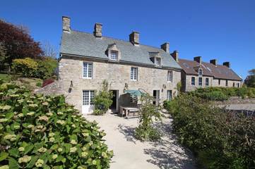 Gîte pour 12 personnes, avec vue et jardin à Omonville-la-Rogue