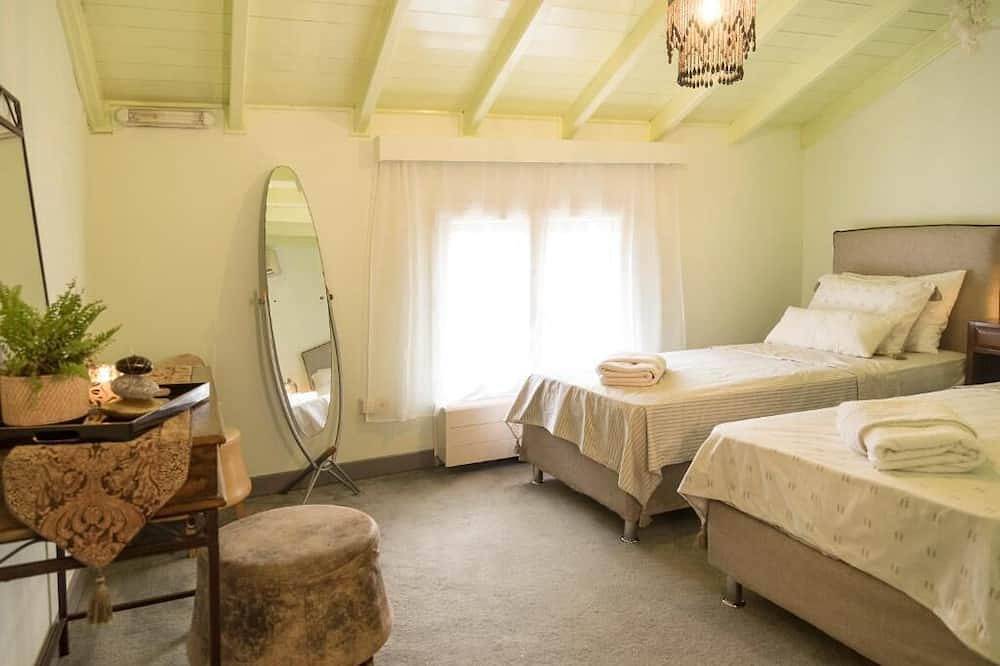 The Green House Villa, Sidari Corfu, with private swimming pool. in Sidari, Corfu