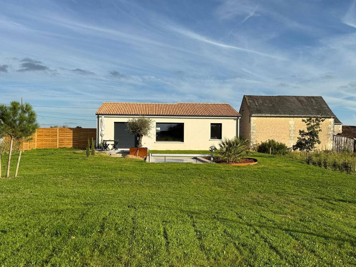 Three-Bedroom House in Vendeuvre-du-Poitou, Vienne (France)