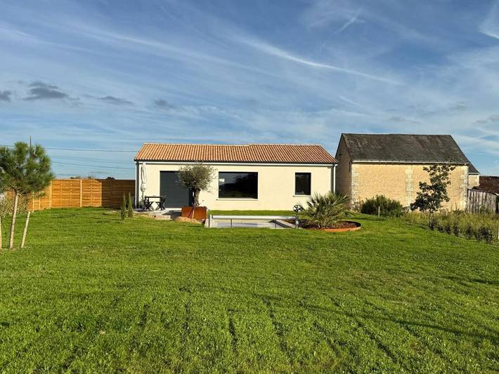 Location de vacances pour 8 personnes, avec jardin et piscine à Vendeuvre-du-Poitou - 2
