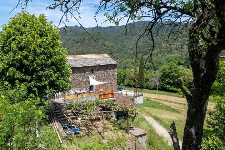 Gîte pour 4 personnes, avec Terrasse ainsi que Jardin et Vue