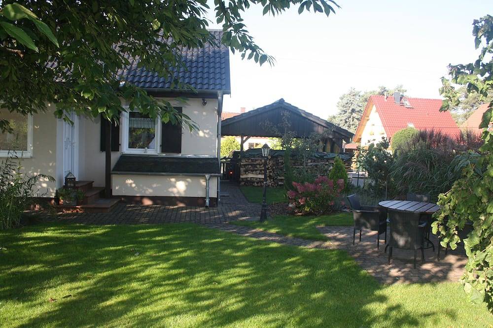 Ferienhaus in Bernau bei Berlin in ruhiger Lage mit Veranda und Terrasse in Bernau bei Berlin, Barnimerland Region