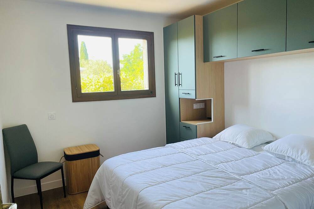 A quiet family home between Aix-en-Provence and the Luberon in Saint-Cannat in Saint-Cannat, Aix-en-Provence region