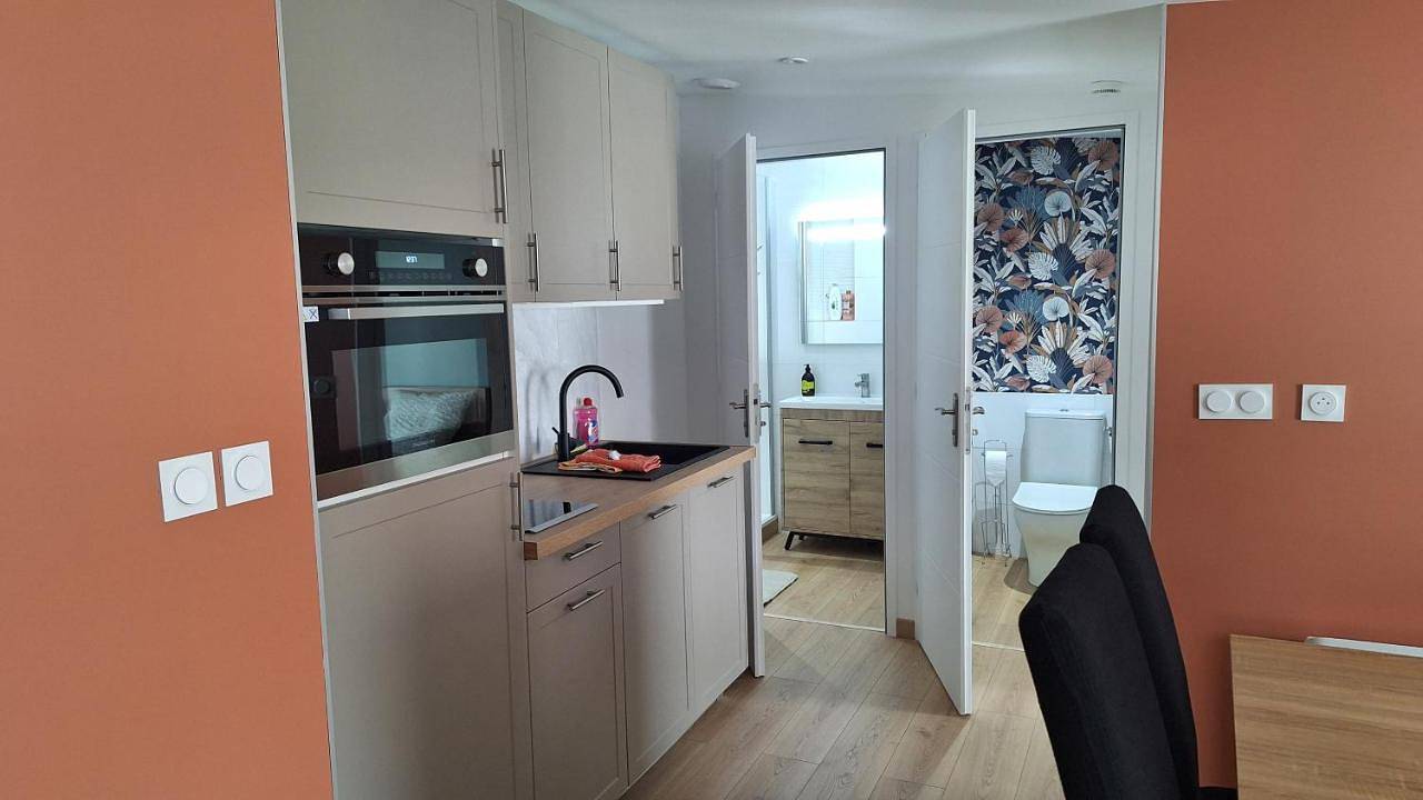 Appartement entier, One-Bedroom Apartment in Pérignat-sur-Allier, Région de Clermont-Ferrand