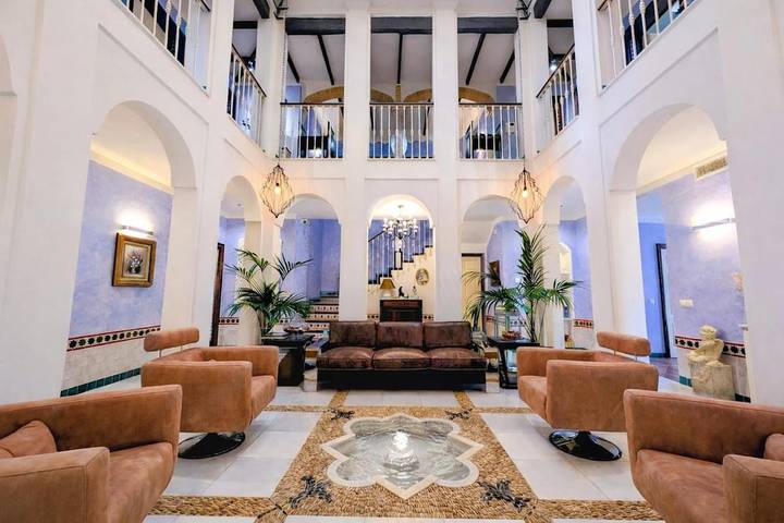 Casa rural para 16 personas, con jardín además de piscina y jacuzzi en Lucena - 4