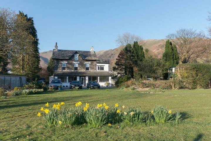 Bed and breakfast for 3 people, with view and sauna as well as garden, with pets in the Lake District