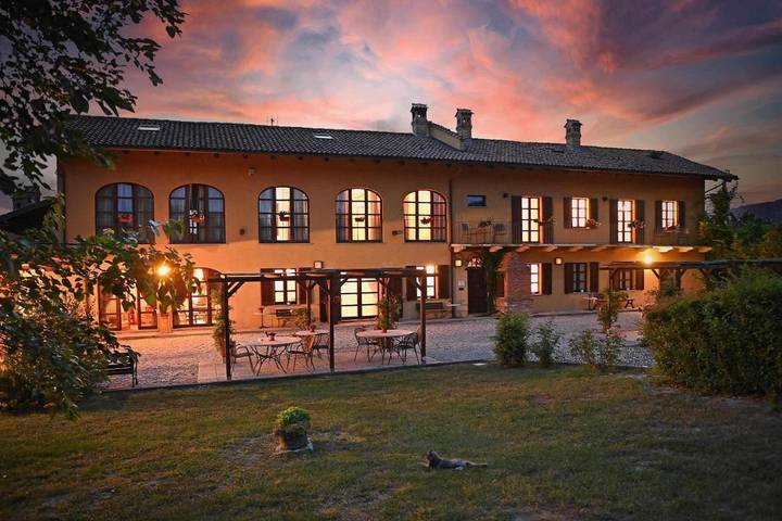 Casa vacanza per 2 persone, con Giardino e Piscina a La Morra