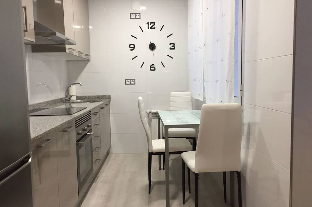 Entire apartment, Cozy apartment next to Puerta de San Pedro (Roman Wall) in Lugo, Lugo Province