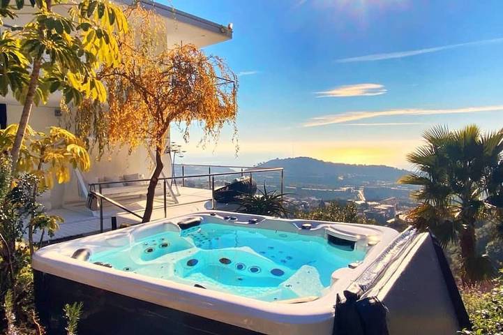 Chalet para 12 personas, con jardín además de jacuzzi y balcón - 1