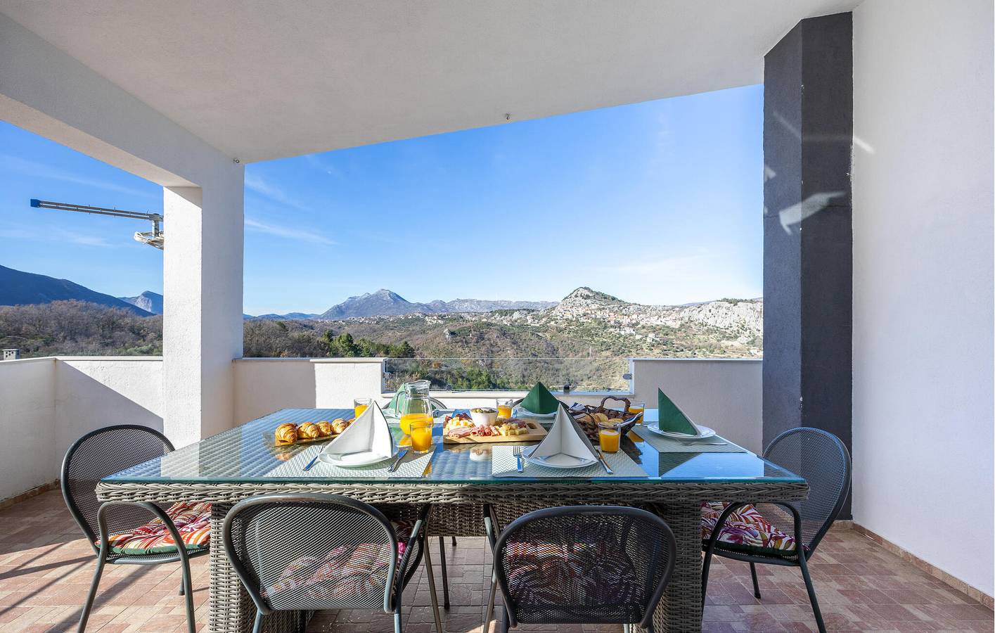 Ganze Ferienwohnung, Modernes 2-Zimmer-Apartment mit WLAN und Terrasse, 700 m vom Fluss Cetina entfernt in Slime, Dalmatinisches Zagora