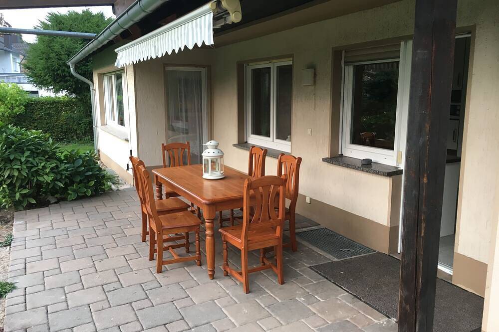 Große Fewo nahe Bonn/Köln, Natur & Stadt, Wlan, Terrasse, Parkplatz in Troisdorf, Rhein-Sieg-Kreis