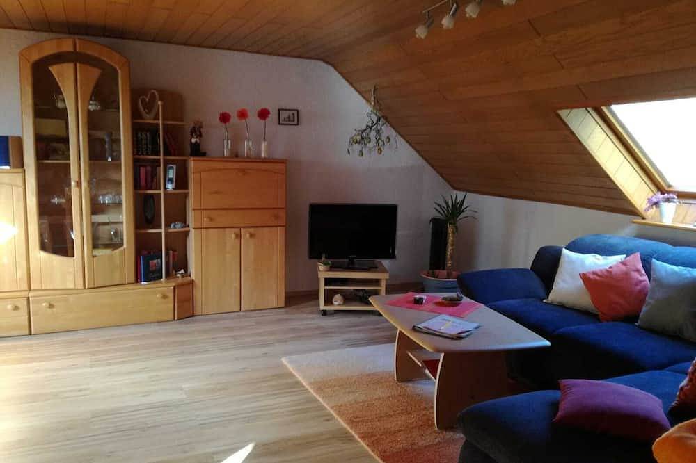 Ganze Wohnung, Verkehrsfreie ruhige Lage,Terrasse, Grillhütte, kl. Liegewiese, für Allergiker in Ramberg, Südliche Weinstraße