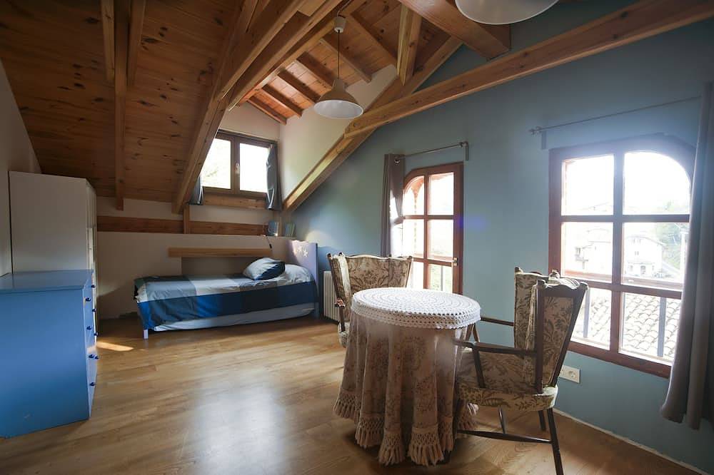 Melendreros House.  Country house, large, well equipped and with beautiful views. in Melendreros, Bimenes