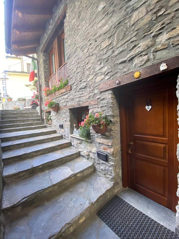 Entire apartment, Apartment 'Maribel' with Shared Terrace and Wi-Fi in Pré-Saint-Didier, Comune di Pré-Saint-Didier