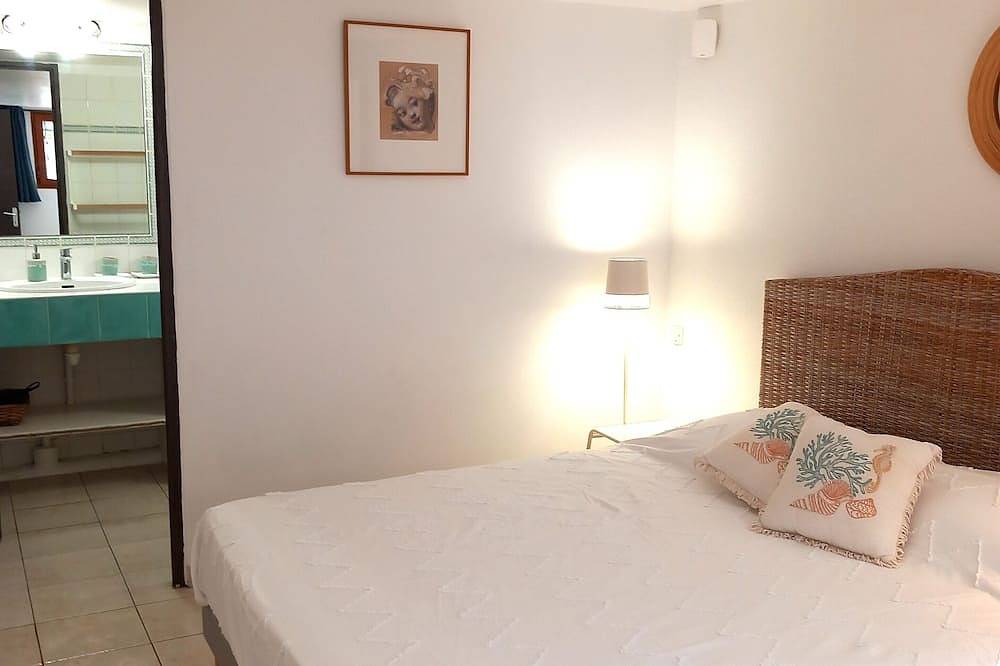 Appartement entier, Appartement cosy climatisé, place de parking privée, terrasse  à 1km du village. in La Cadière-d'Azur, Côte méditerranéenne (France)