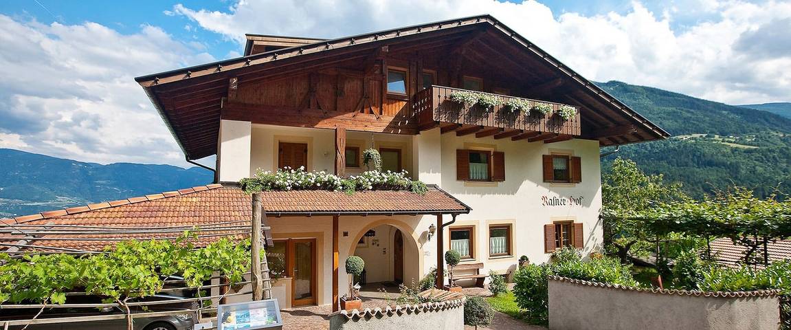 Appartamento intero, Appartamento per le vacanze Rasnerhof - Tschigat con vista montagne, balcone e Wi-Fi in Oberplars, Lagundo