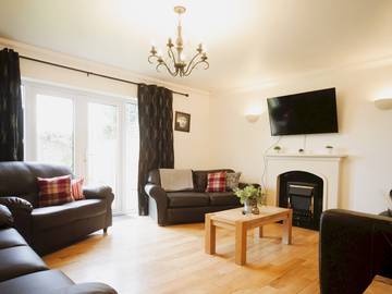 Holiday Home for 11 People in Red Wharf Bay, Isle of Anglesey, Photo 1