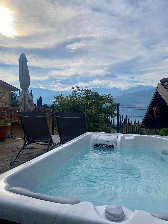Location de vacances pour 2 personnes, avec vue ainsi que jardin et terrasse à Malcesine - 3