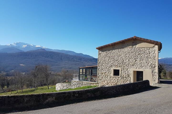 Gîte pour 6 personnes, avec terrasse à Leychert