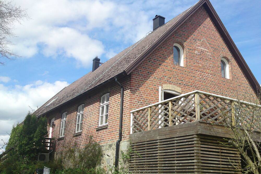 Beautiful house in a viking village in a little cozy town between 2 castles, in Eslöv, Skane