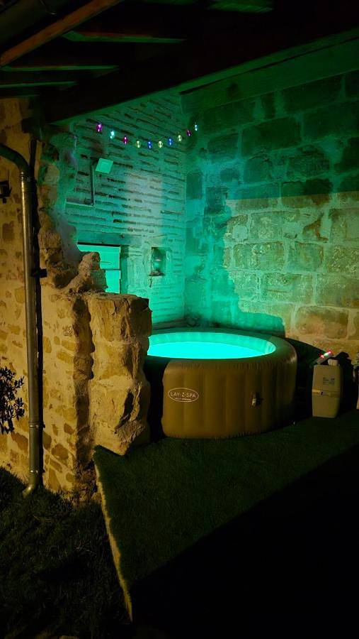 Le cœur de joli village Français in Gontaud-de-Nogaret, Région de Marmande