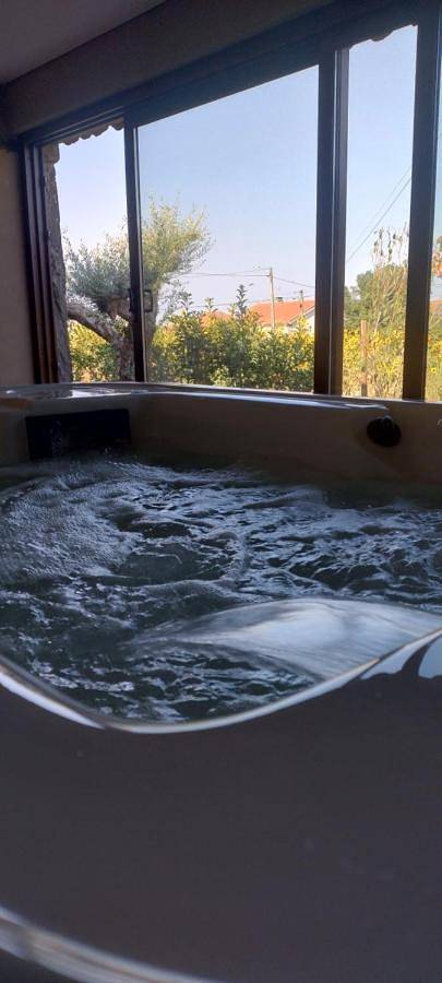 Location de vacances pour 2 personnes, avec bassin pour enfant et vue ainsi que jardin et piscine dans Mogadouro - 4