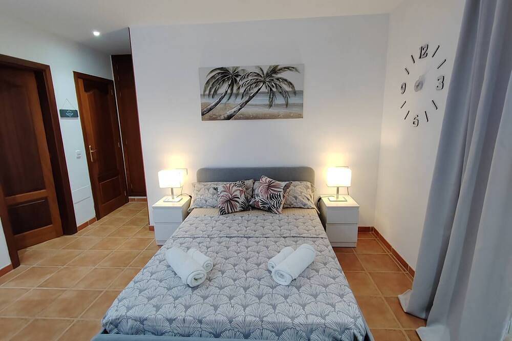 Private Double  Room With Bathroom in Ses Salines, South Majorca